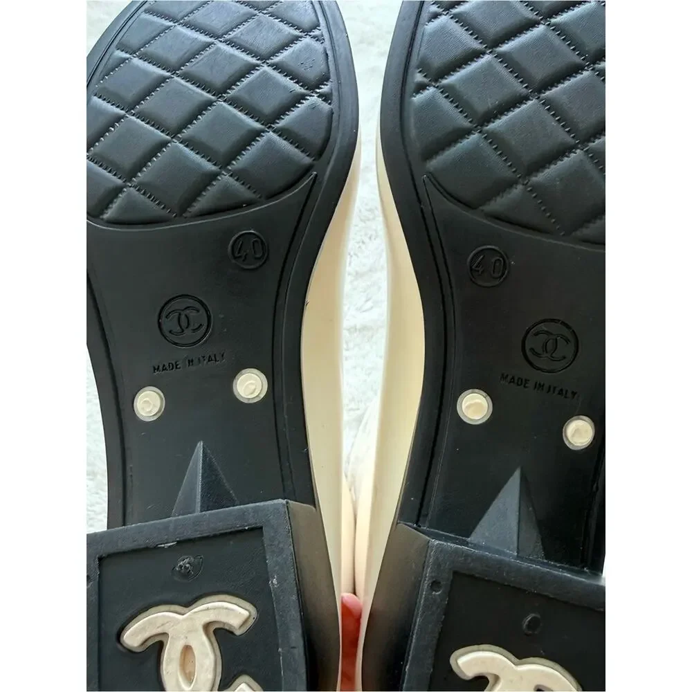 CHANEL Camellia Rain Boots White size 40 EU Authentic